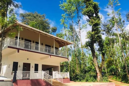 Silver Springs Homestay | Rooms & Pool