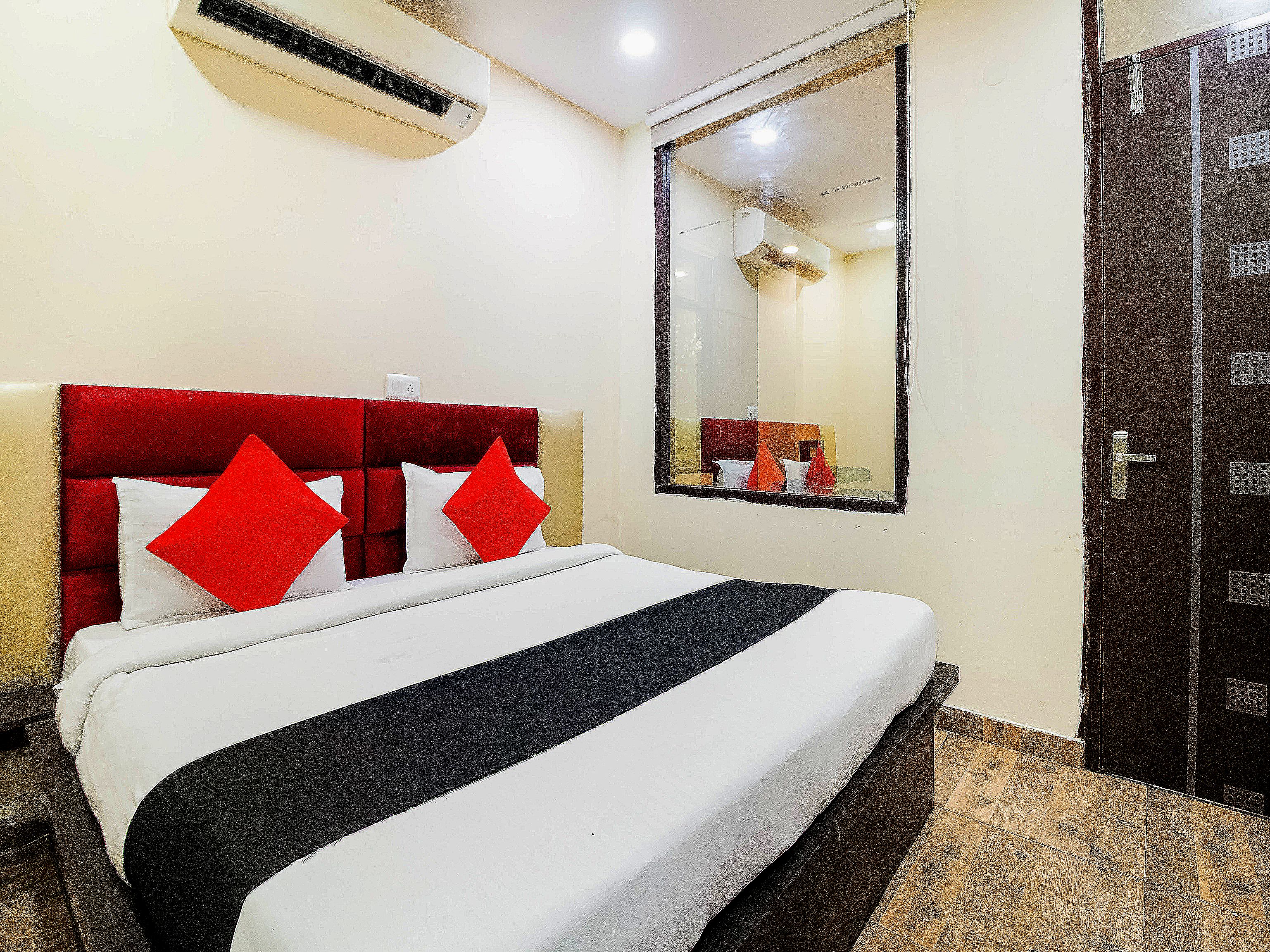 Collection O HOTEL SANGAM PALACE - Tap to explore photos