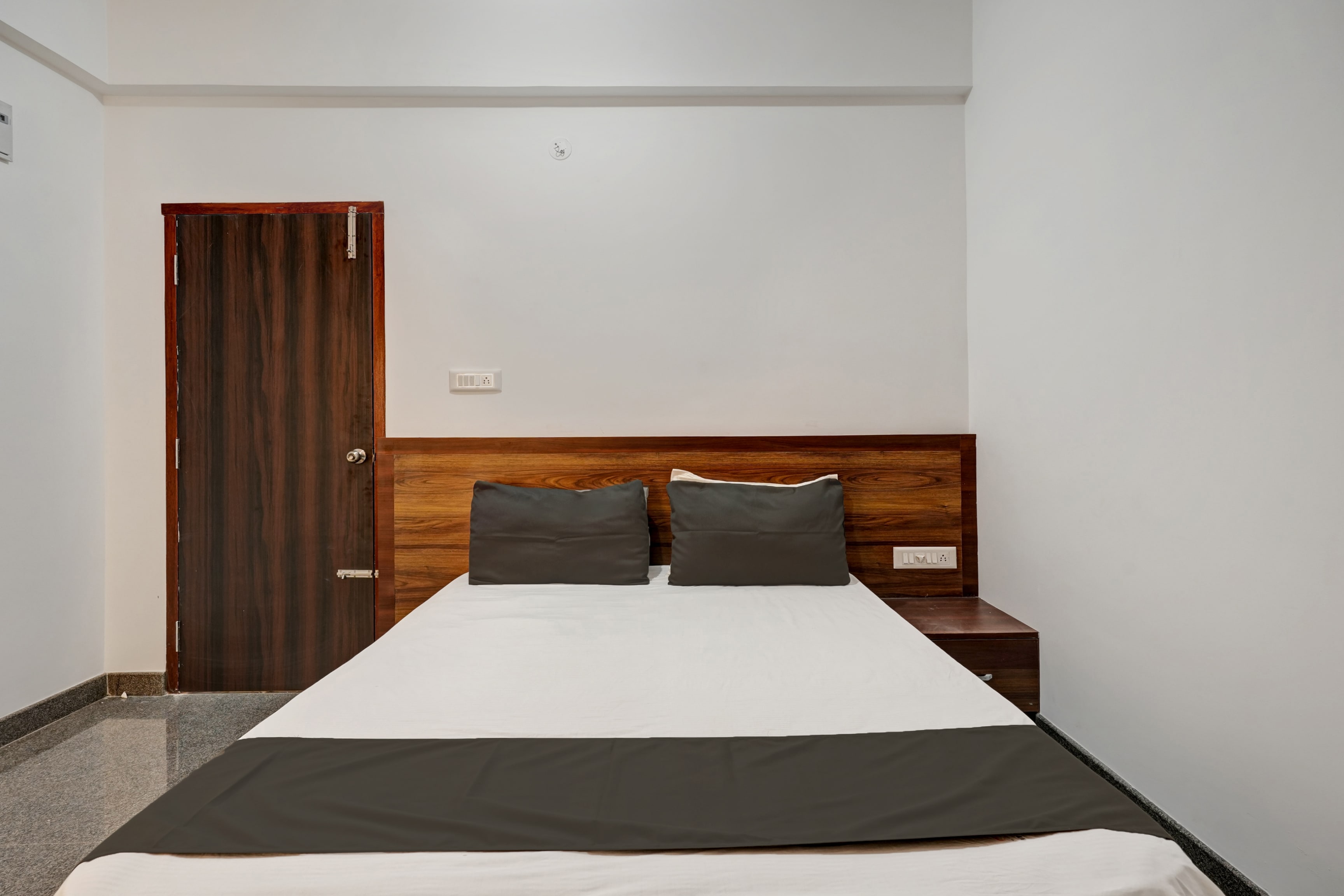 OYO Hotel Bungalow Inn Lodging & Boarding - Tap to explore photos
