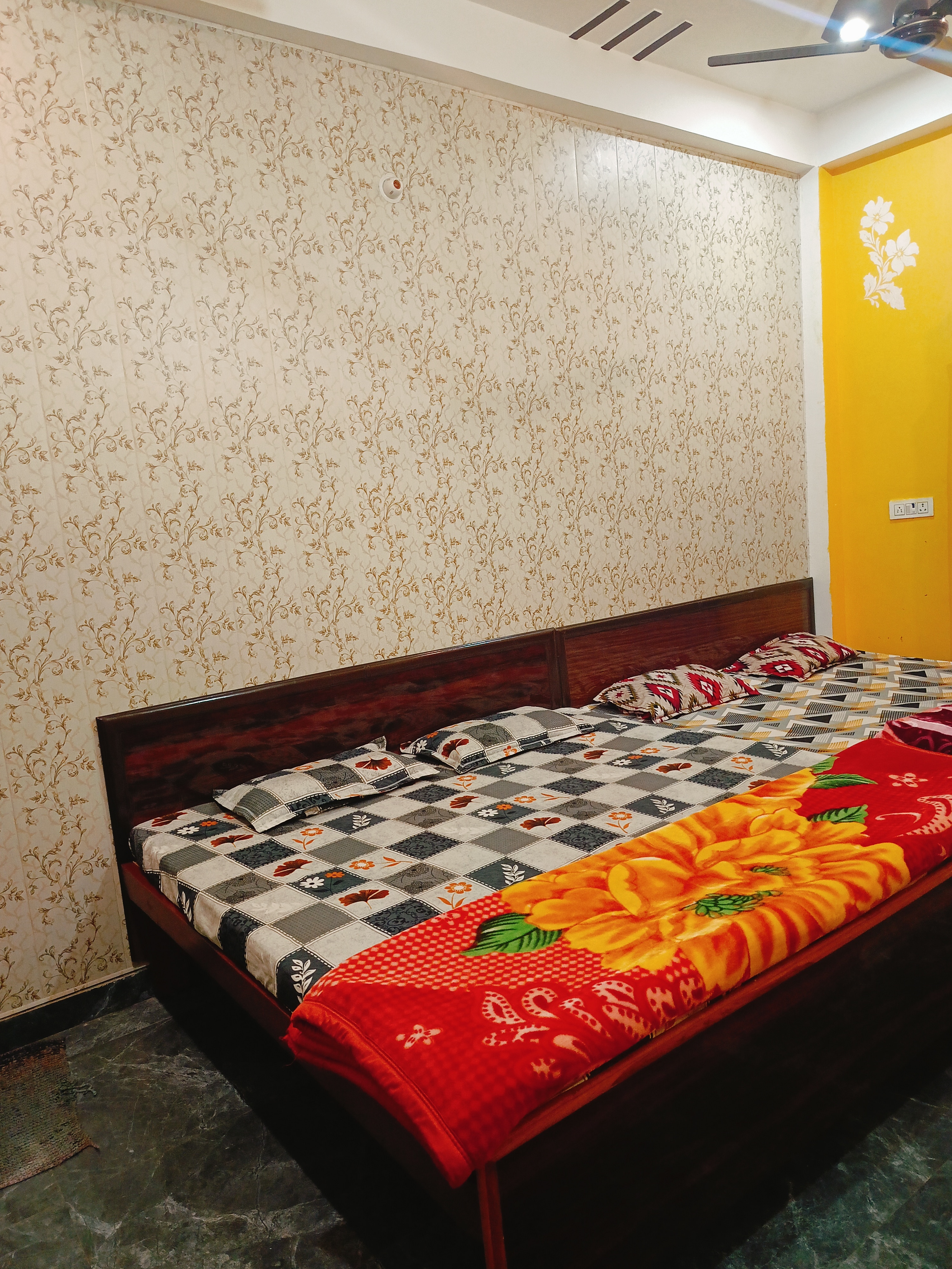 Maa janki paying guest house - Tap to explore photos
