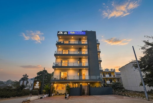 FabHotel Roost Stay