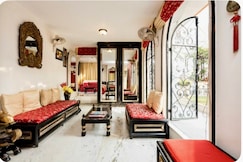 SONIA LUXUS, Kolkata