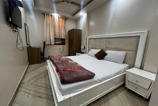 Hotel Poonam International