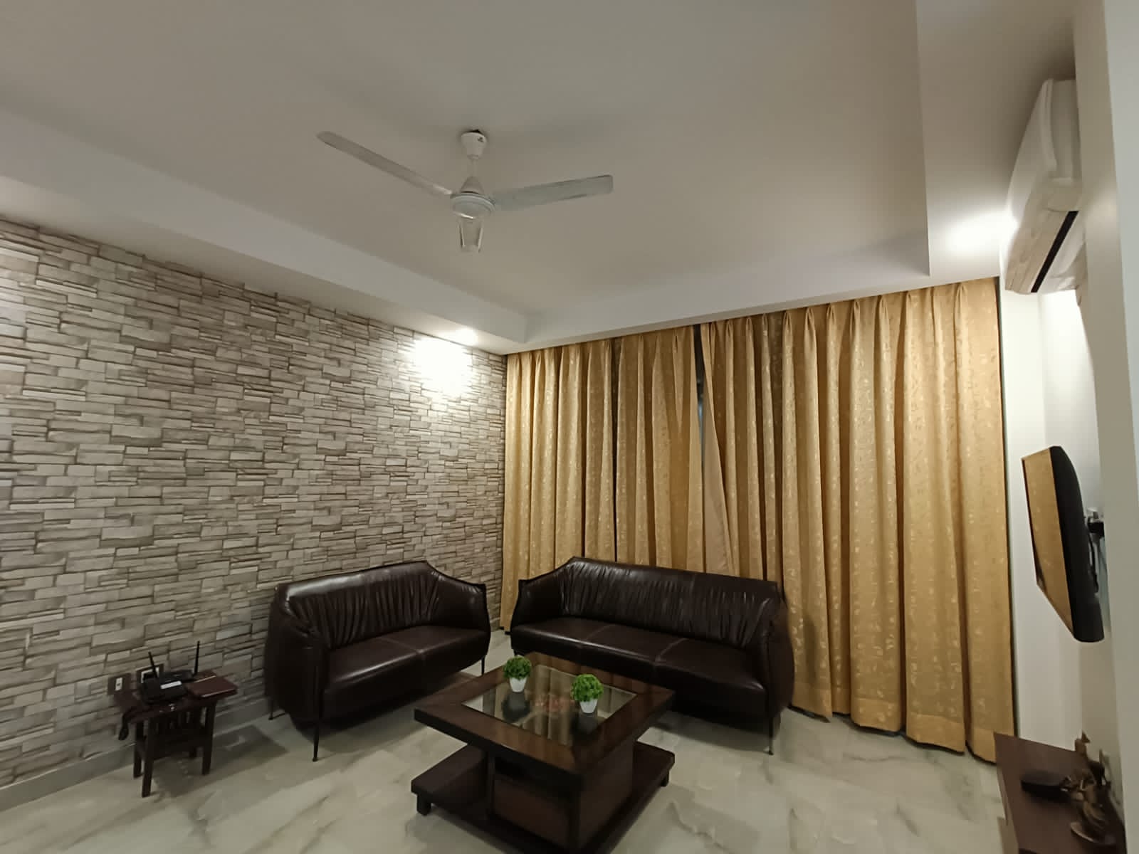 Luxury house in Posh colony of Vrindavan - Tap to explore photos