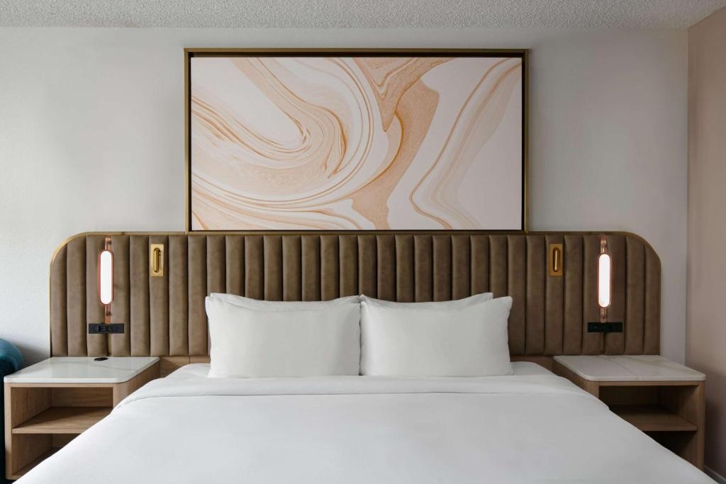 Sonesta Miami Airport - Tap to explore photos