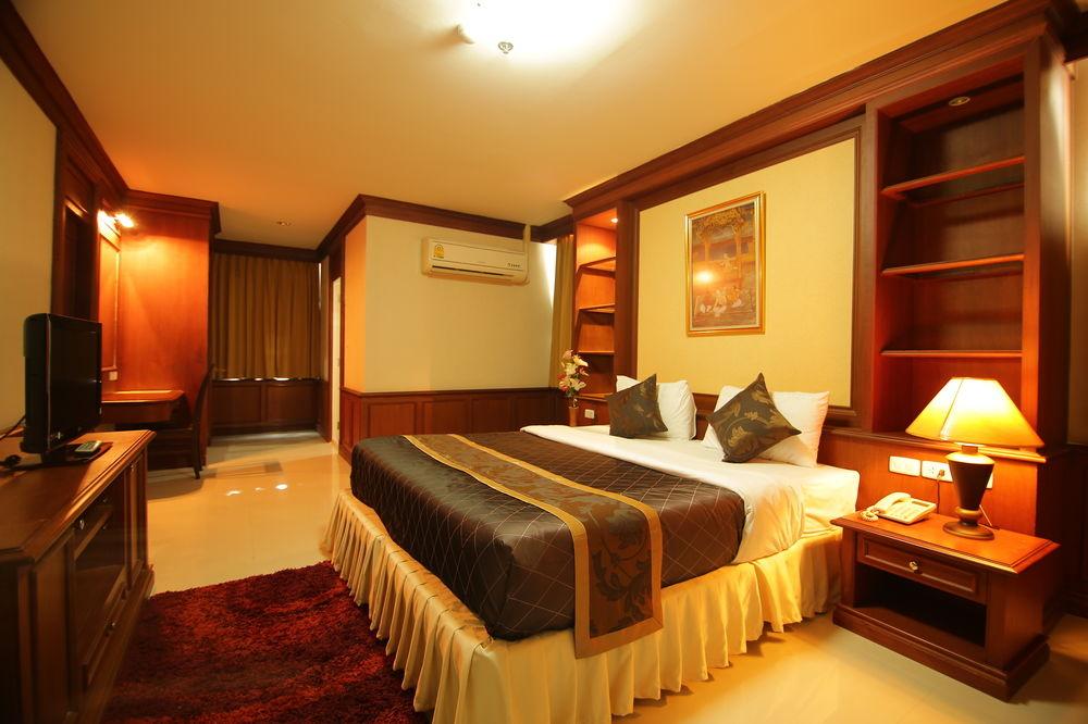 Convenient Park Hotel Bangkok Sukhumvit 62/3 - Tap to explore photos