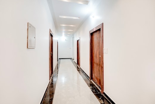 HOTEL O SAMRAT INN