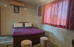 First Floor master bed