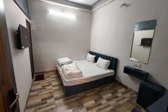 Navya Home Stay For Families Couples Pilgrims, Dewas