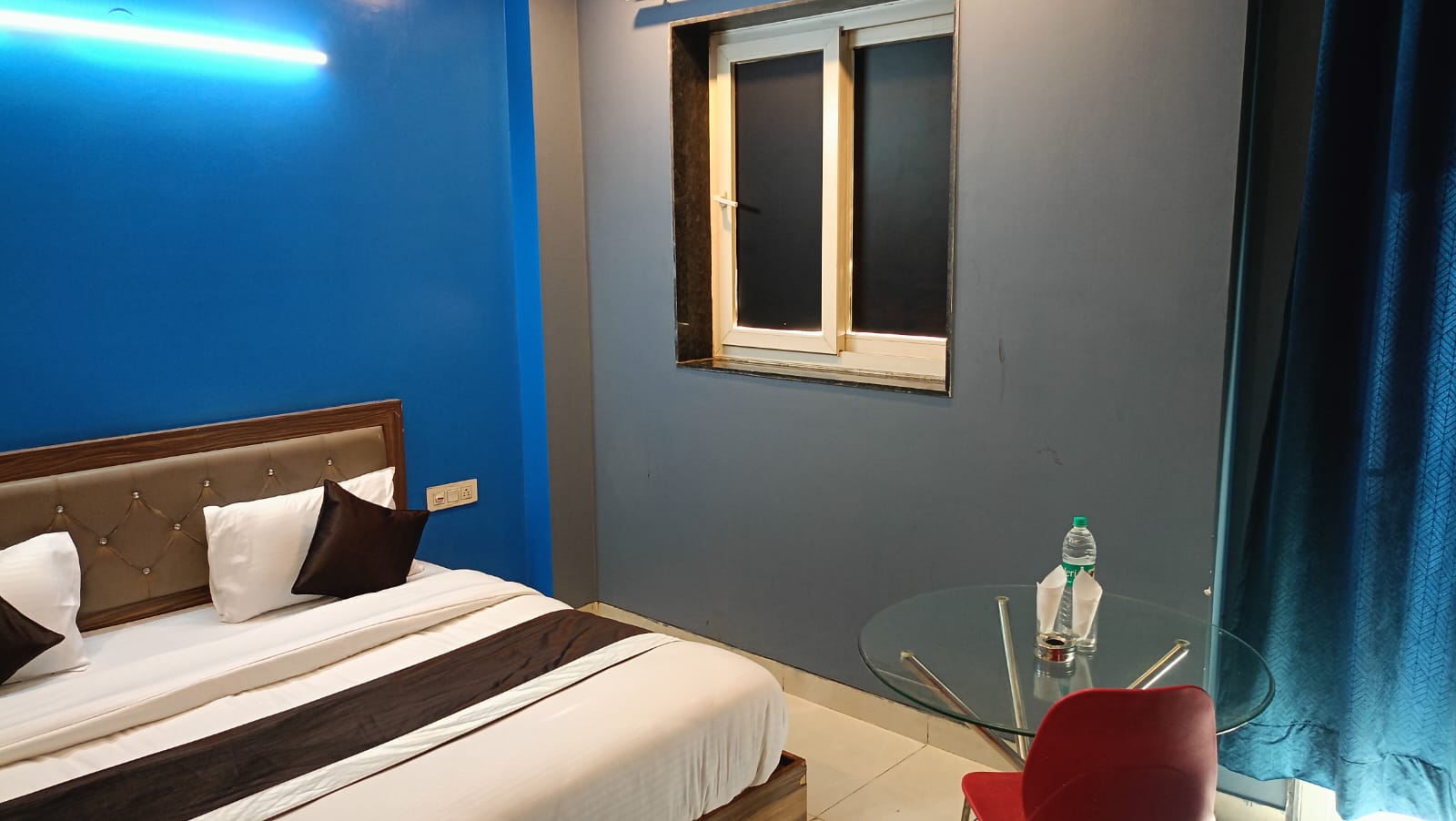 Premium Radiance Inn - Tap to explore photos