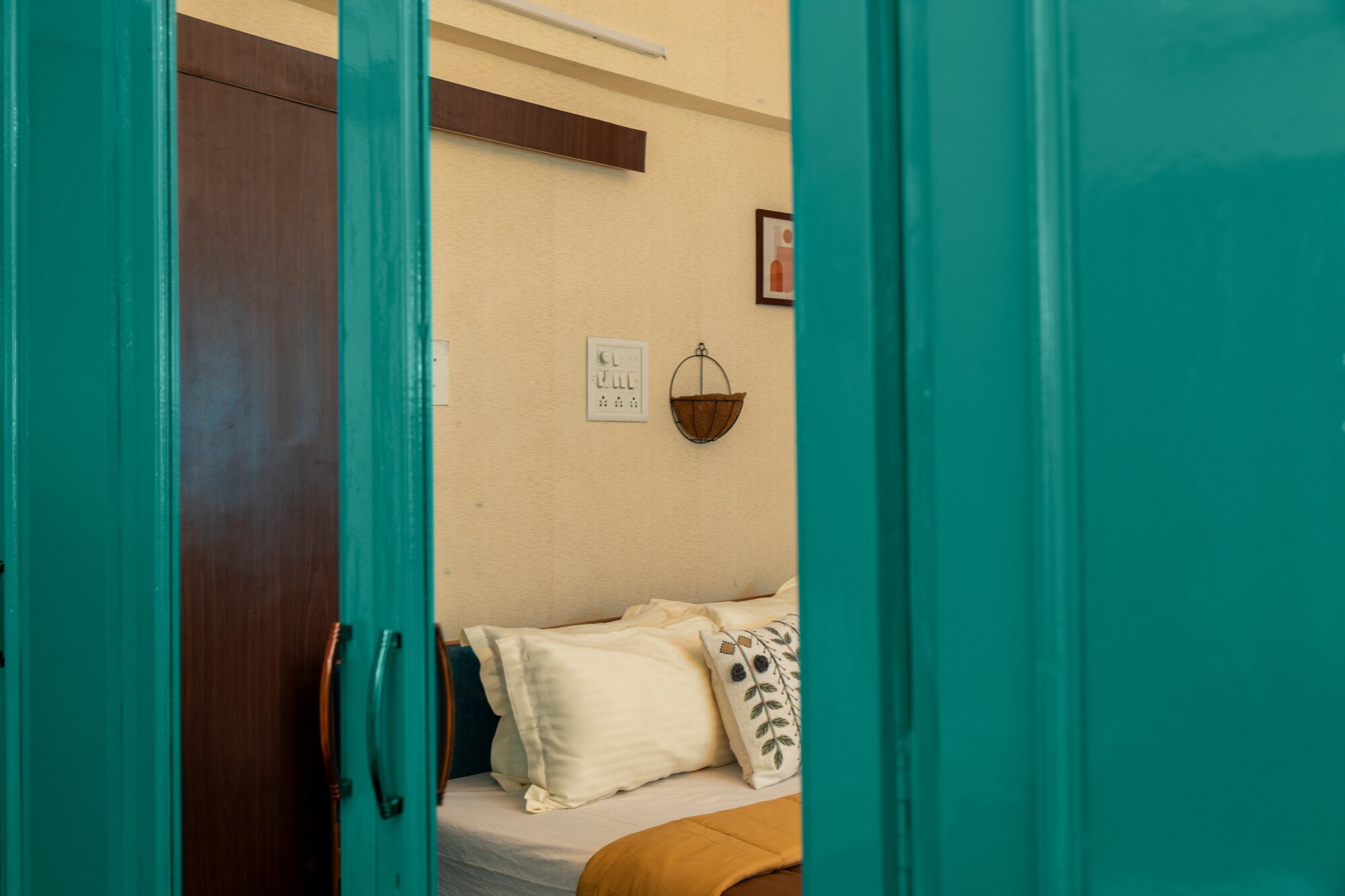 Budget friendly 2bhk in Bandra - Tap to explore photos