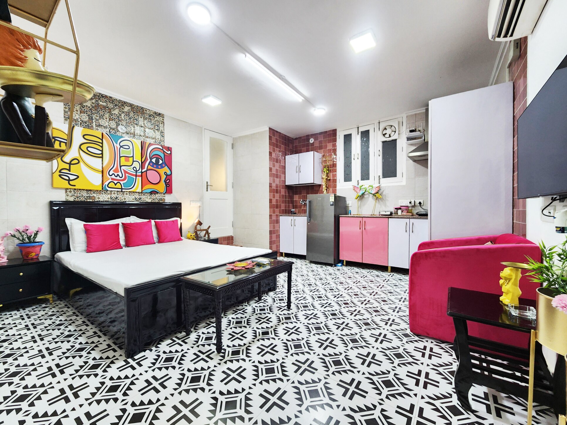 Corona sterilized 1BHK Prime Location South Delhi - Tap to explore photos