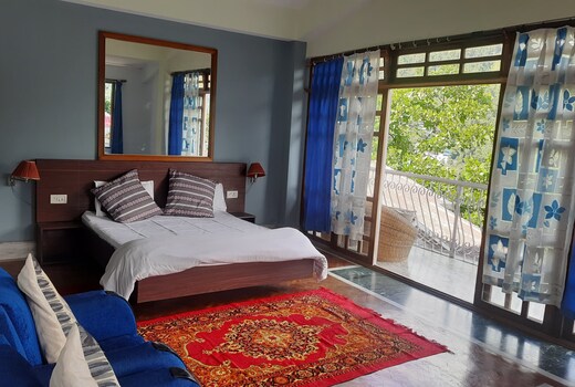 Ronglyang Lotus Homestay, 2 KM from MG Road.