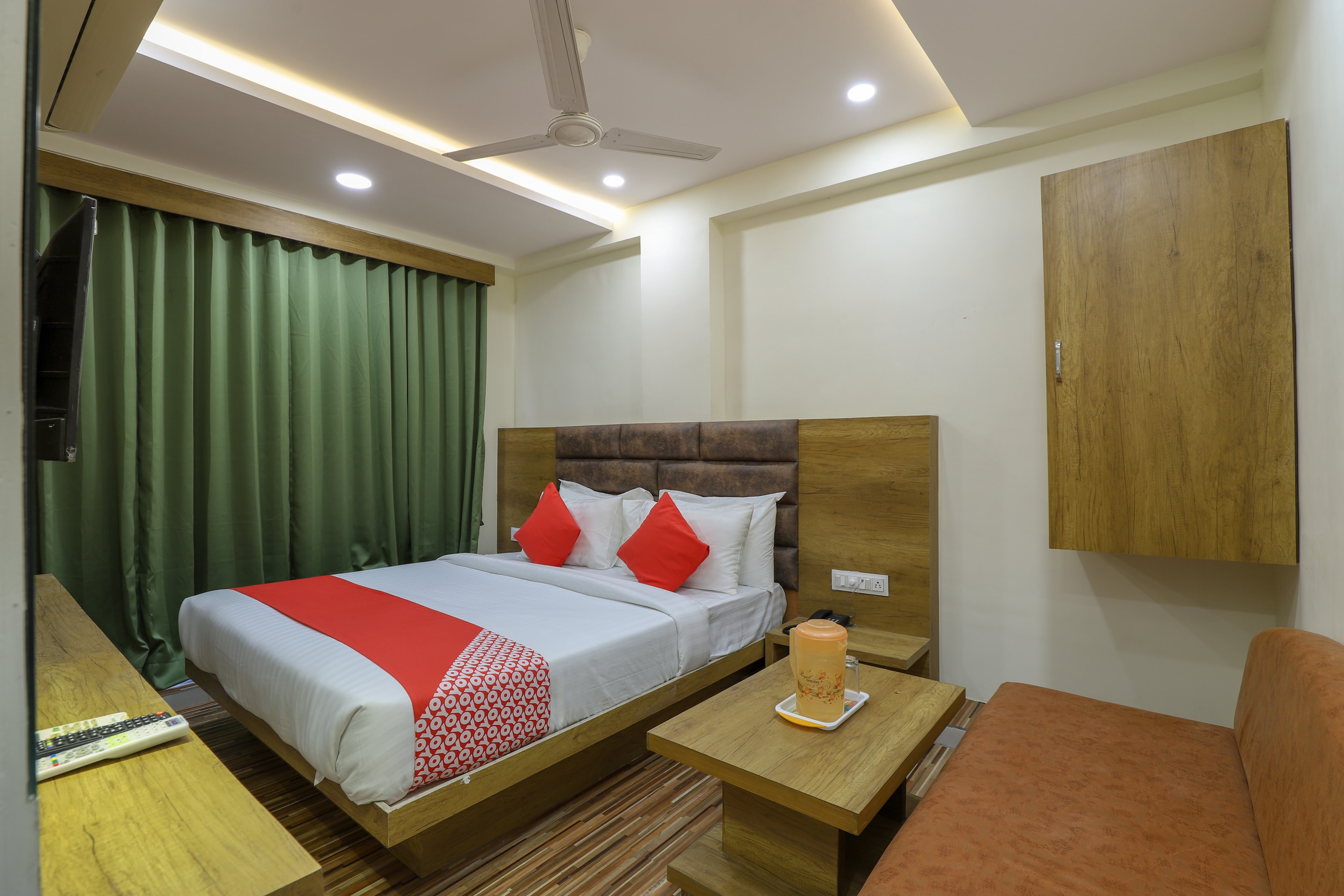 Super Hotel O Shubham Inn - Tap to explore photos