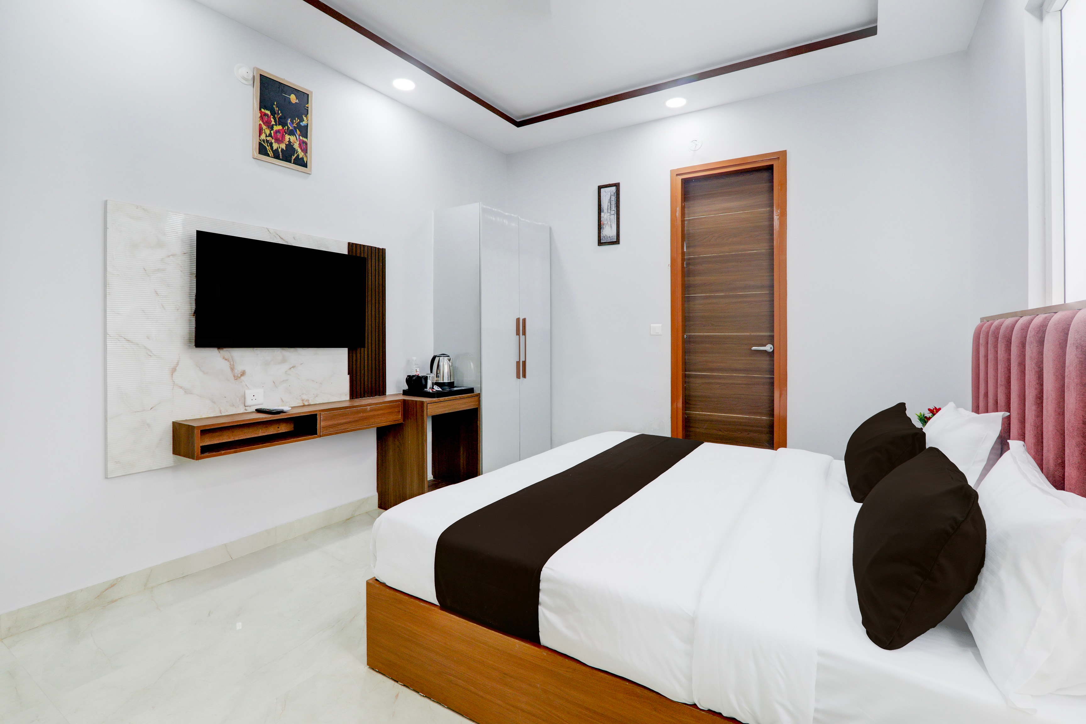 Super Townhouse Sector 4 Gomti Nagar Vistar - Tap to explore photos