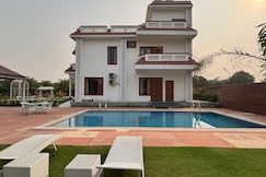 Sunrise Meadow - Premium 3BHK Pool Farm Retreat, Manesar