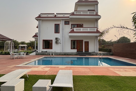 Sunrise Meadow - Premium 3BHK Pool Farm Retreat
