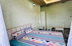 Queens Room With Balcony