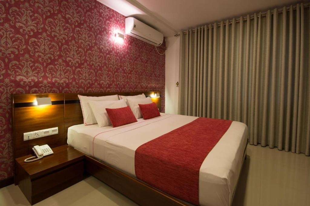 Ceyloni City Hotel - Tap to explore photos