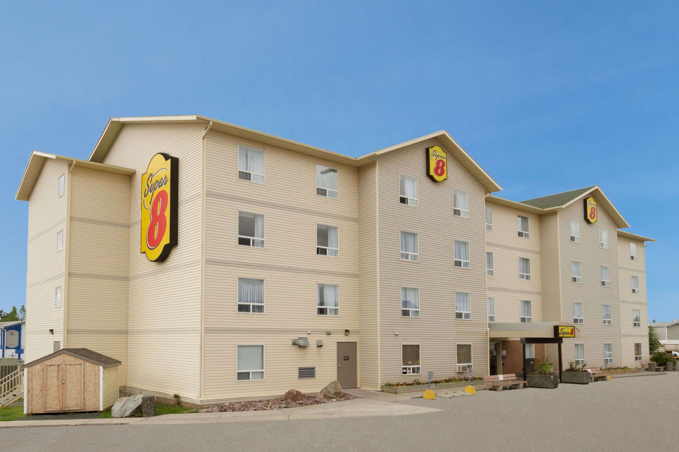 Super 8 by Wyndham Yellowknife - Tap to explore photos