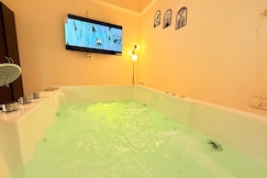 Luxury 1 BHK   Private Jacuzzi   Big Screen Fun, Jaipur