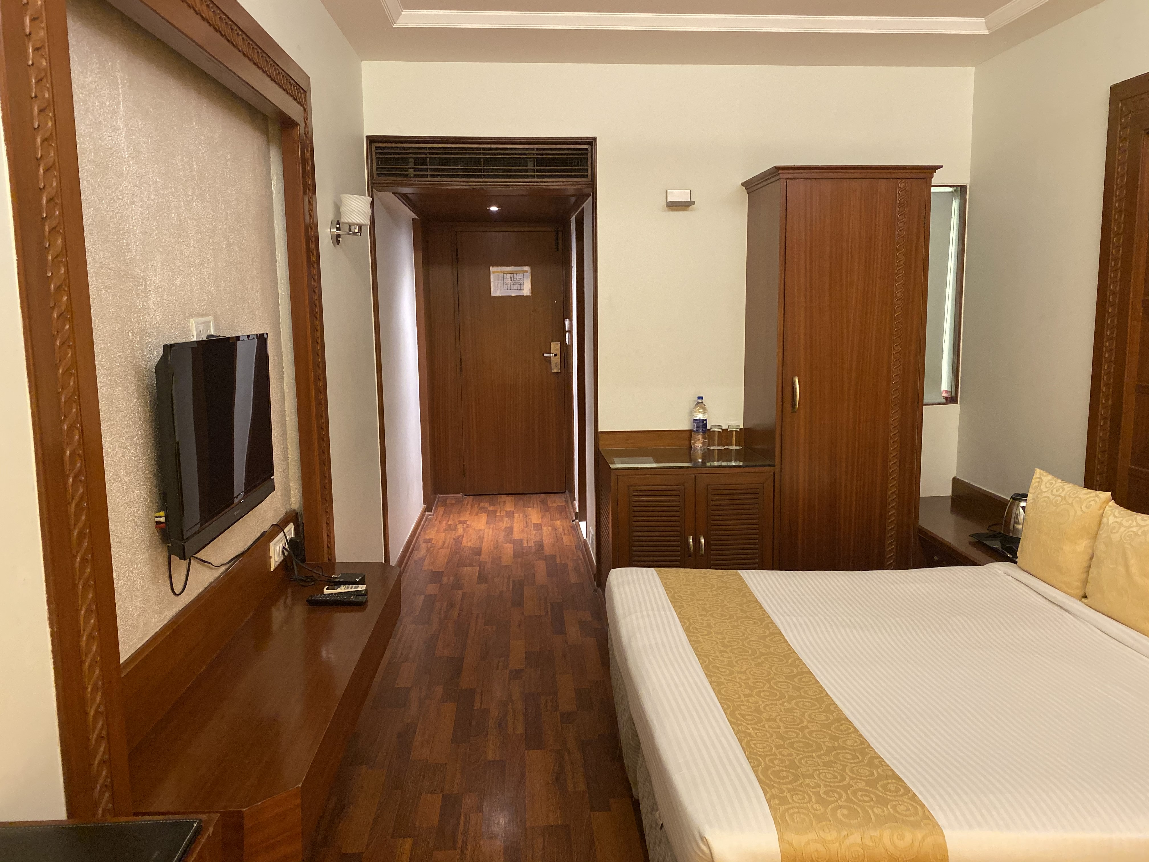 HOTEL KOHINOOR PARK 4