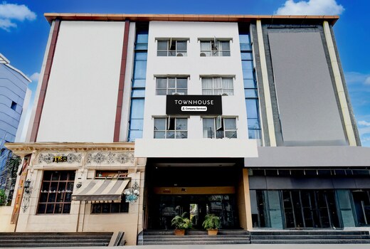Townhouse Narayanaguda Metro Station Formerly Hotel Anshu Grand