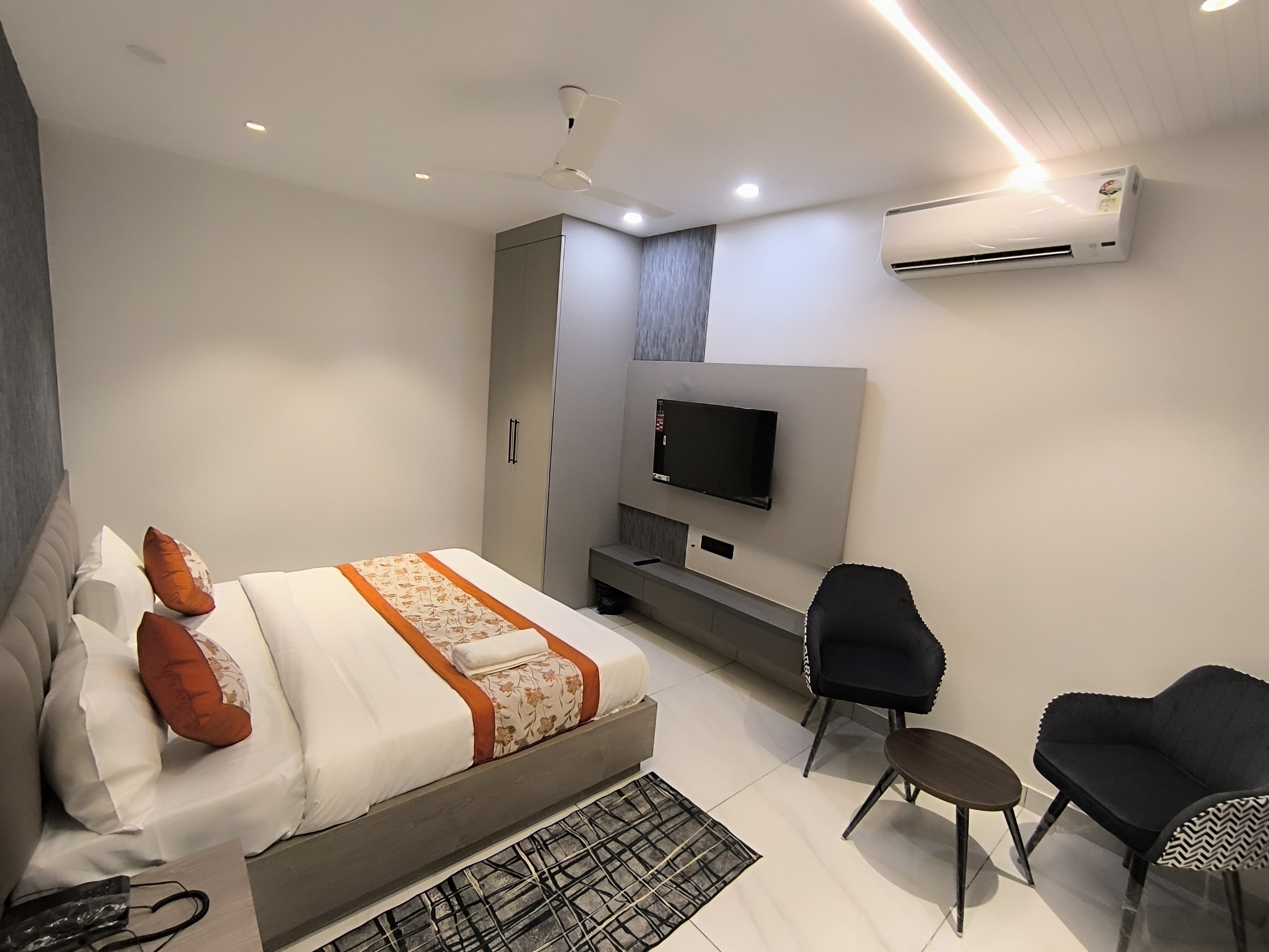 Hotel 7 Star Rohini - Tap to explore photos