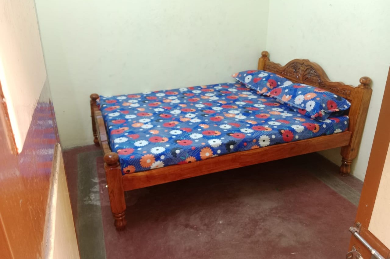 SRI KRISHNA ROOMS - Tap to explore photos