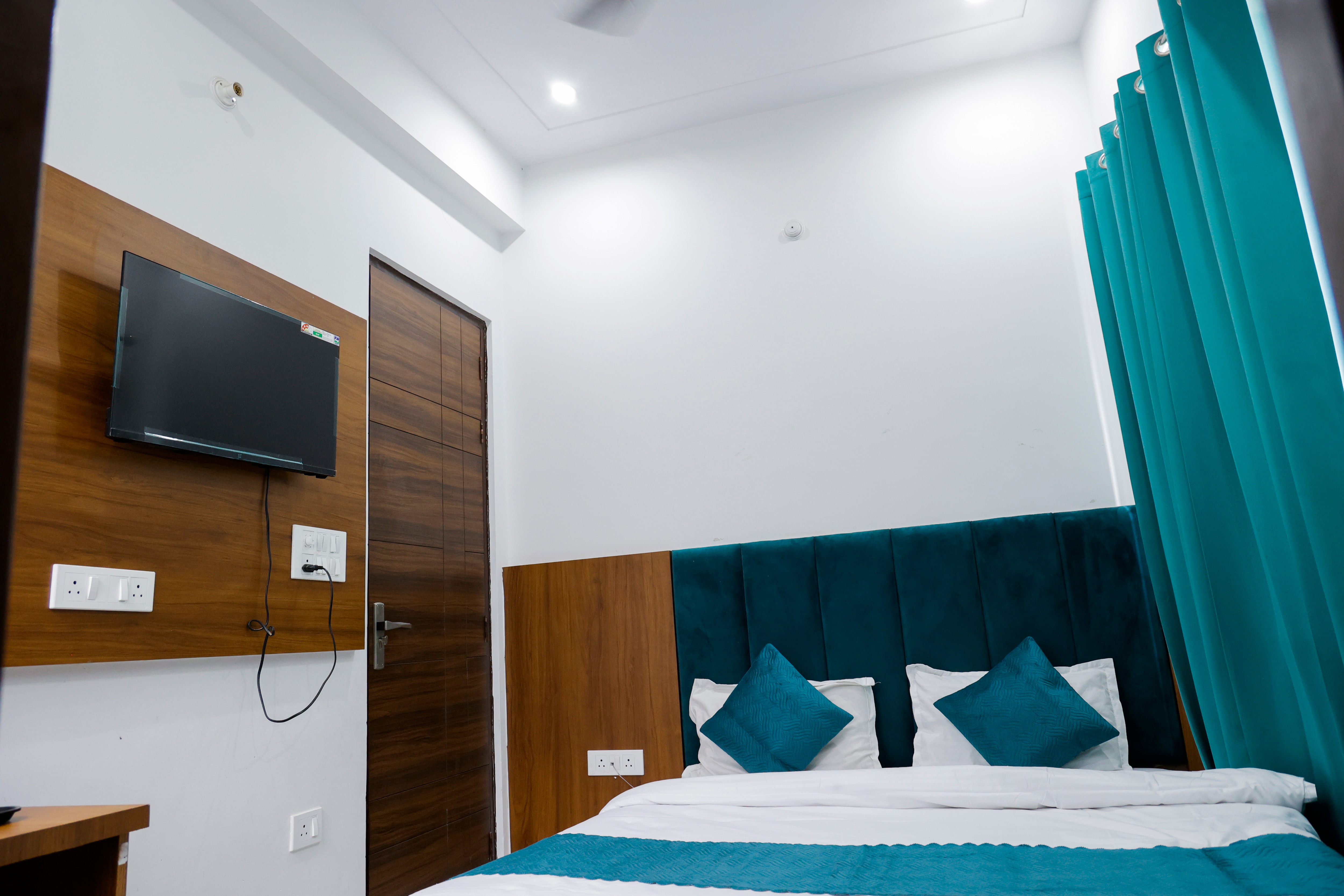 Hotel Parth Inn - Tap to explore photos