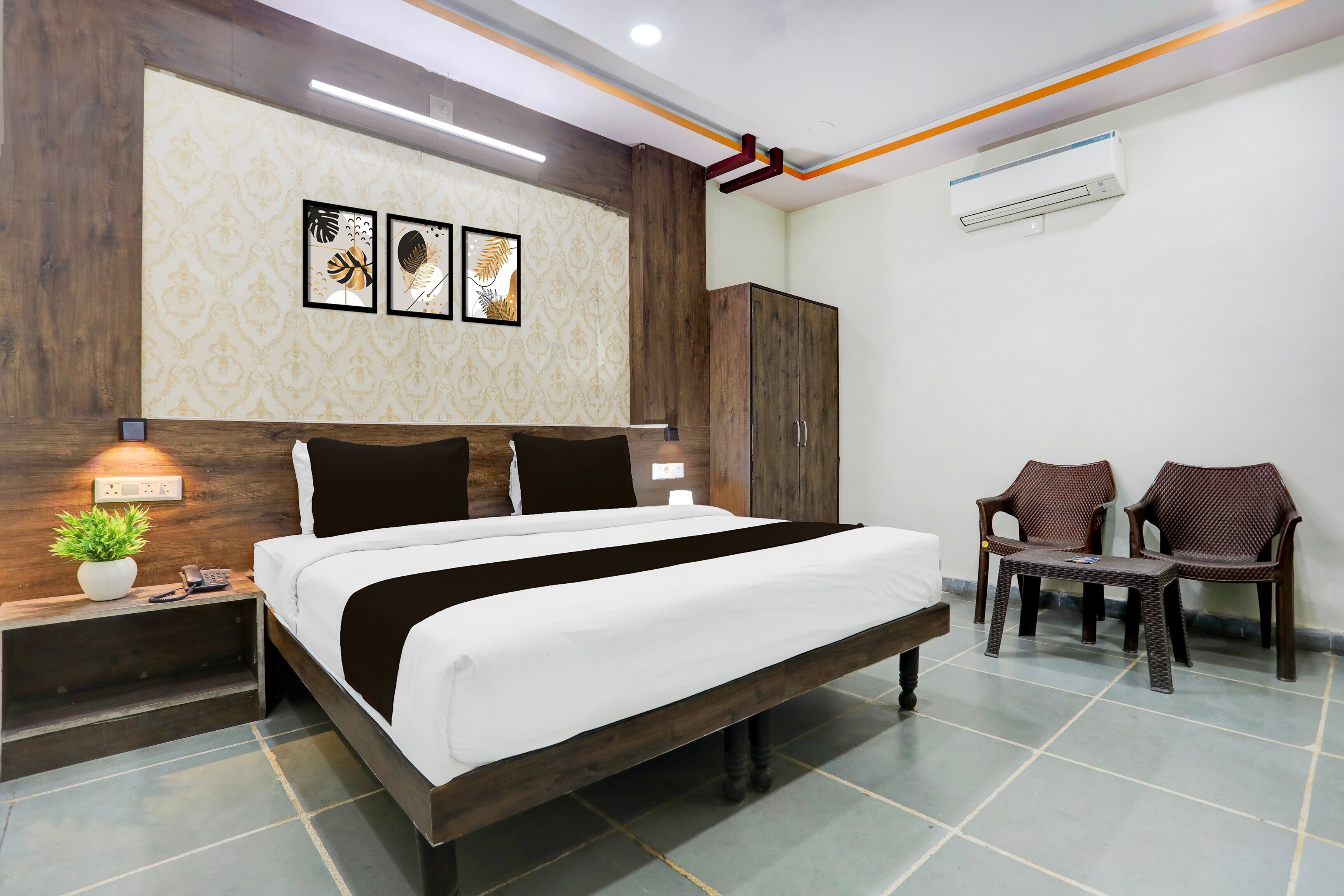 Hotel O Sector 6 Hiran Magri - Tap to explore photos