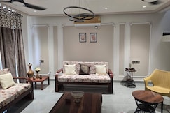 Madhu-Ban | Serene & Spacious Villa Near Centrum/Medanta/Lulu/Palassio/Ekana, Lucknow