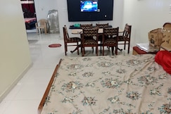 2 kingsize bed couple friendly homestay, Bhopal