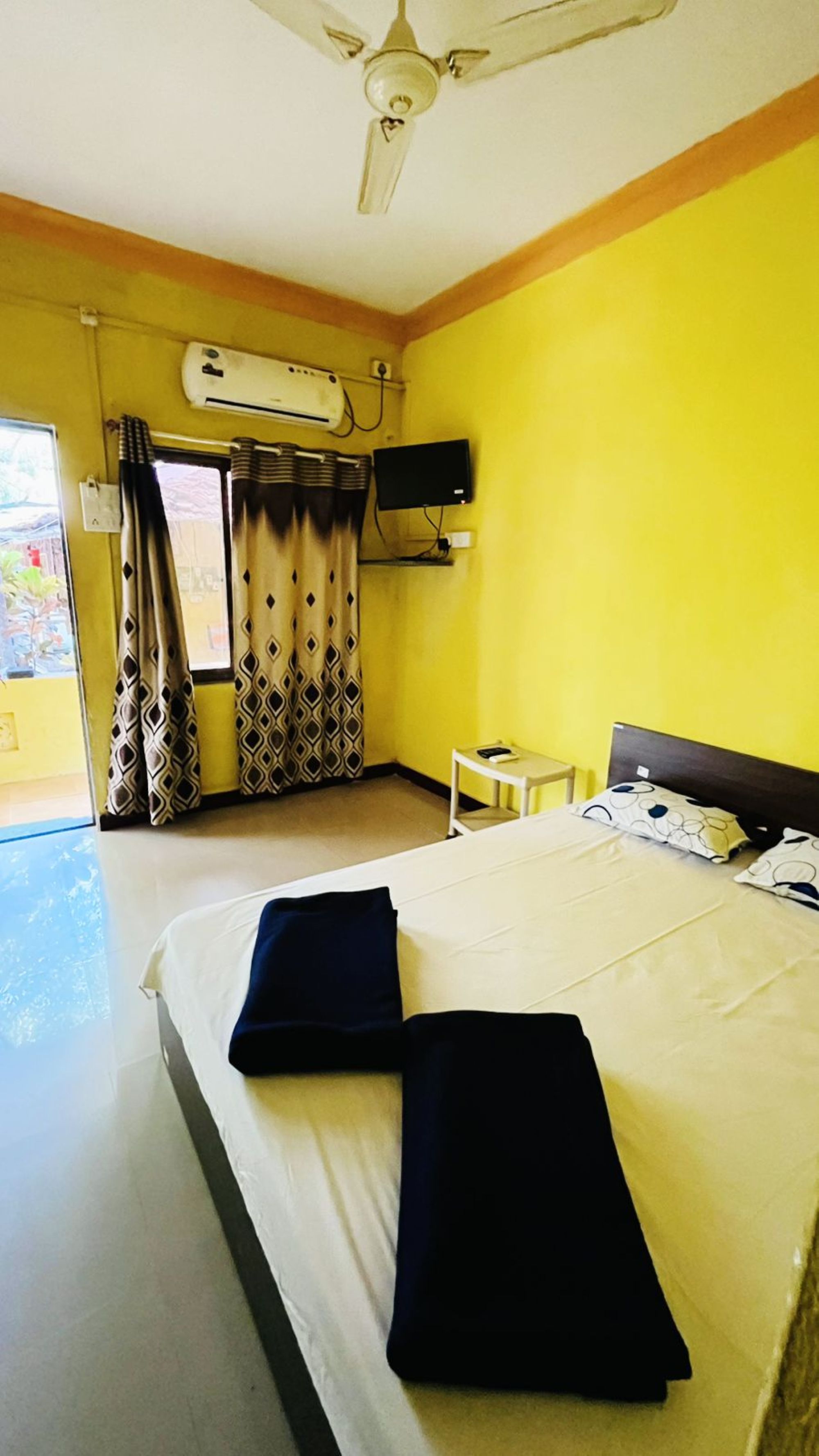 Deluxe AC Room 1