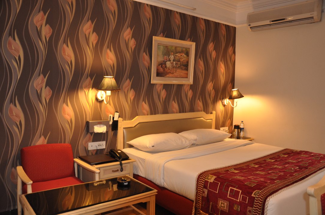 Hotel Sovereign (Pure Veg) - Tap to explore photos