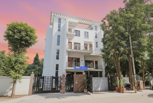 FabHotel New Journey Hospitality Nr. MG Road & Sikanderpur Metro