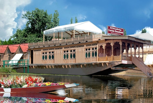 WelcomHeritage Gurkha Houseboats