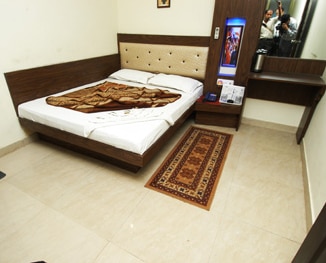 Hotel Shiv Palace - Tap to explore photos