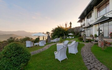 The Elgin Mount Pandim Hotel