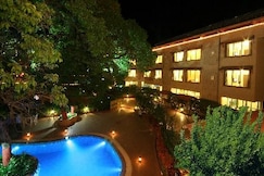 Hotel Saket Plaza, Mahabaleshwar